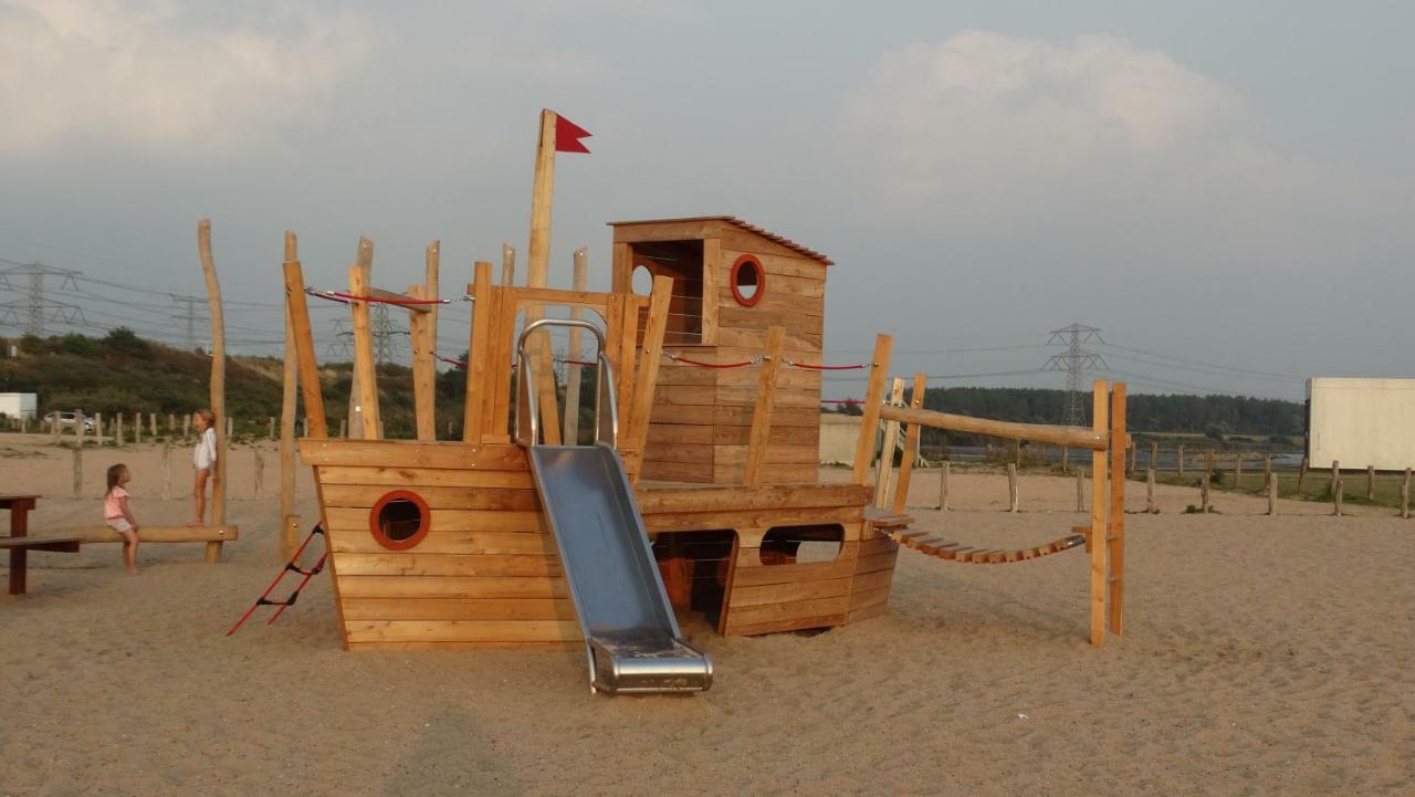 Beach Hotel אוסטבורנה מראה חיצוני תמונה