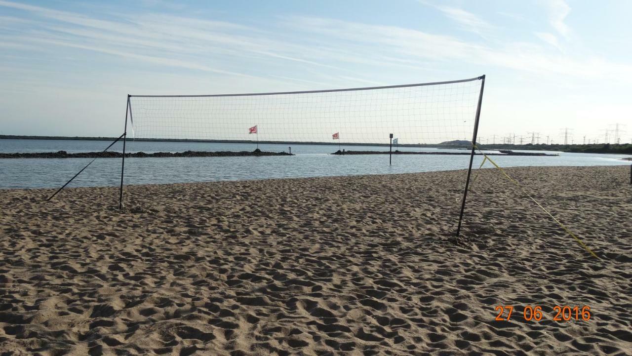 Beach Hotel אוסטבורנה מראה חיצוני תמונה