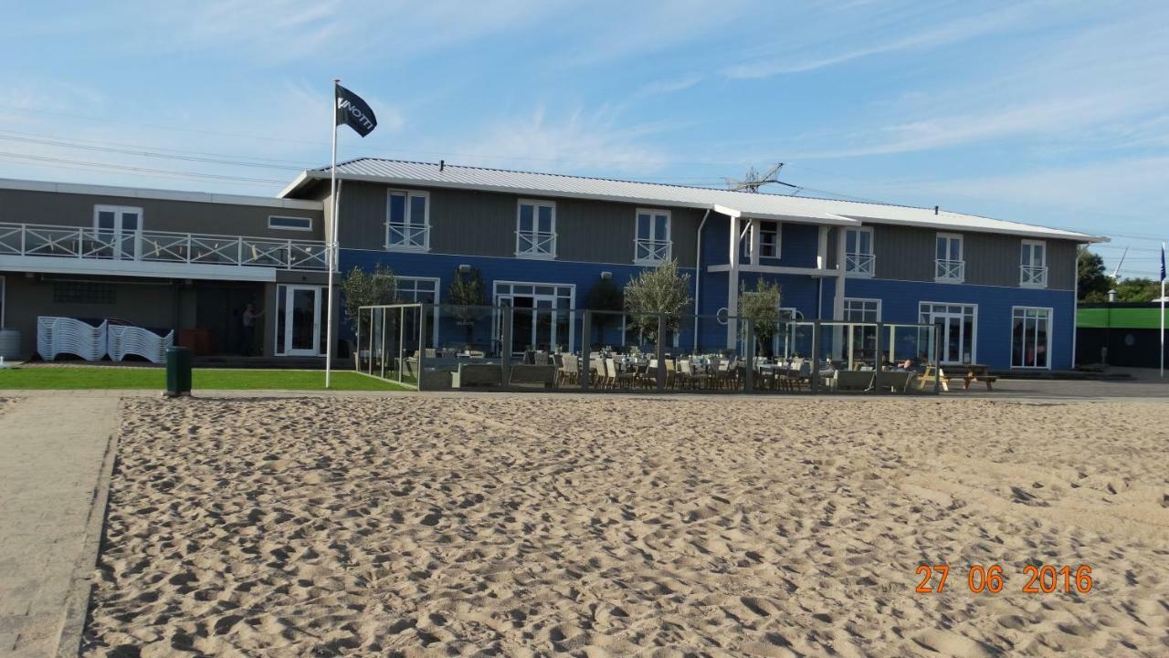 Beach Hotel אוסטבורנה מראה חיצוני תמונה